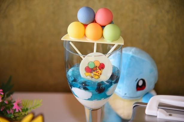 そらとぶピカチュウのサマーパルフェ 撮影：ソムタム田井 (C)Pokémon. (C)Nintendo/Creatures Inc./GAME FREAK inc. ポケットモンスター・ポケモン・Pokémonは任天堂・クリーチャーズ・ゲームフリークの登録商標です。