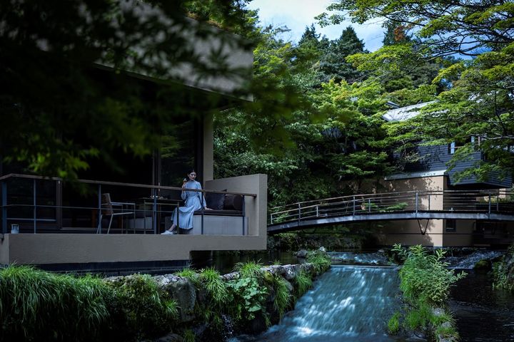 【星のや軽井沢】軽井沢 眠りの逗留-夏-水波の部屋テラス