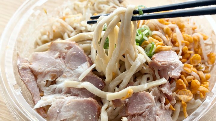 がっつりジャンクで満足度高すぎ！【ローソン】名店監修の冷やし麺が登場