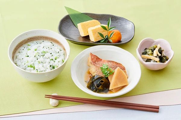 クックデリが、「粥プラス 肉みそ」の発表＆試食会を実施！高齢者施設向け商品