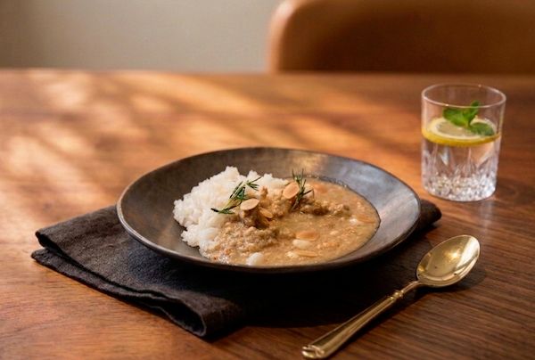 【東京都中央区】“おいしくセルフケア”。ASTERISCOがアーモンドミルクを使った月替わりカレーを提供