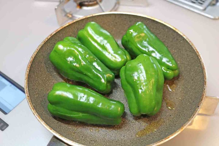 丸ごとピーマン焼き７