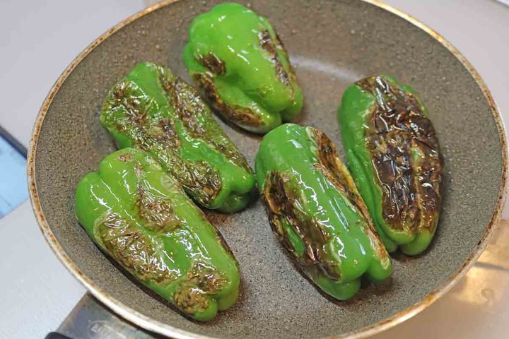 丸ごとピーマン焼き４