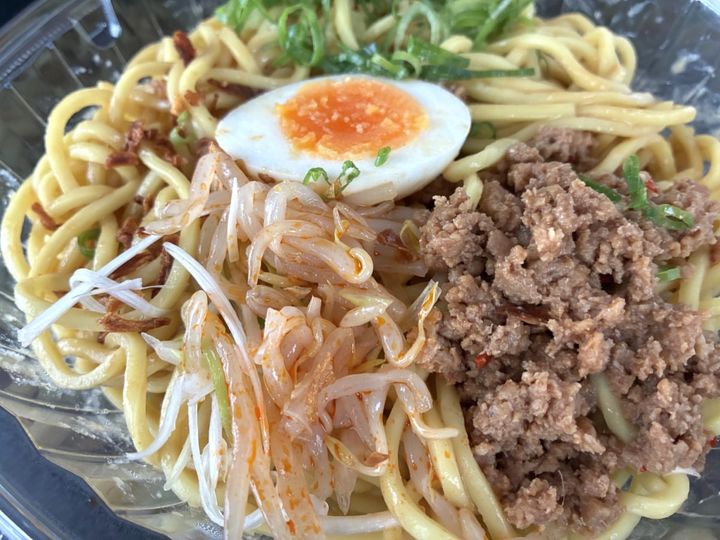 タレの主張強め！腹ペコ状態にはたまらない！【ファミマ】【極旨！冷し麺】さっぽろ純連監修 冷し味噌まぜそば