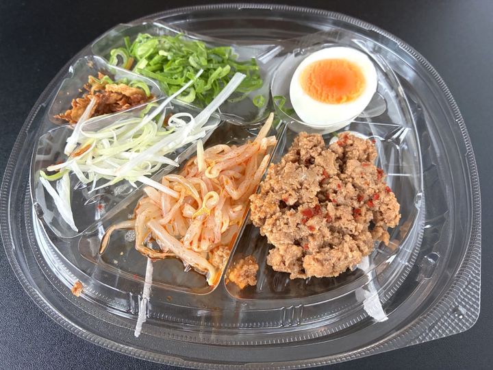 タレの主張強め！腹ペコ状態にはたまらない！【ファミマ】【極旨！冷し麺】さっぽろ純連監修 冷し味噌まぜそば