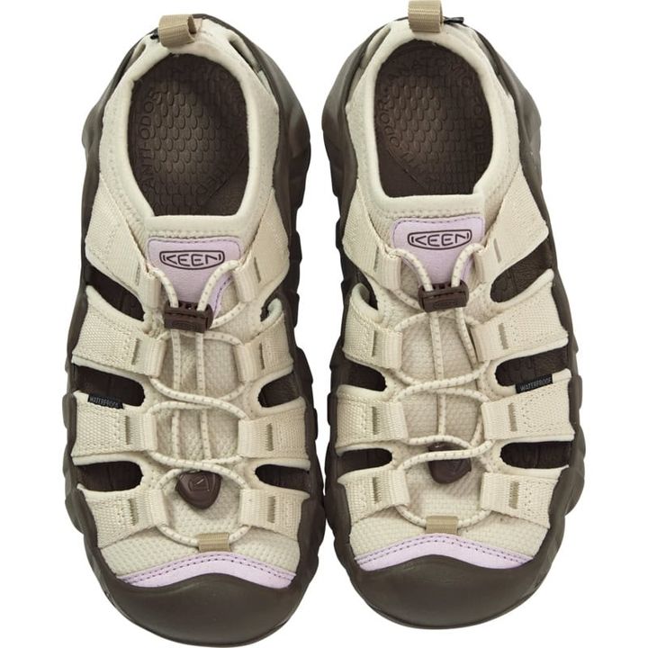 【emmi × KEEN】軽量な水陸両用サンダル「HY PERPORT H2」の新色。脱ぎ履きしやすいバンジーコード仕様と幅広設計、フッドベッドの消臭加工で快適。¥16,500※6月中旬展開予定（エミ × キーン／エミ ニュウマン新宿店）