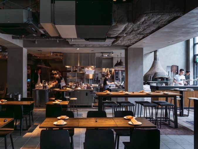 MORETHAN CAFE RESTAURANT LOUNGE 内観
