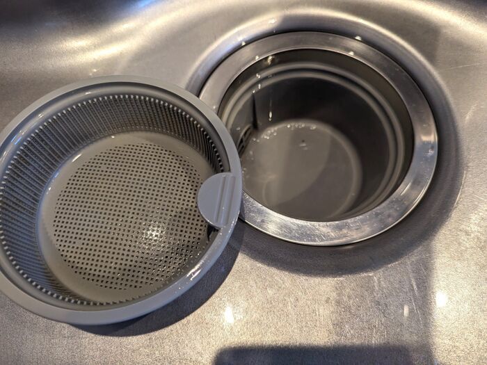 水切りネット、交換するの待って！排水口掃除がキライな人ほど注目→〈たった1分〉でいつでも清潔なシンクに♡