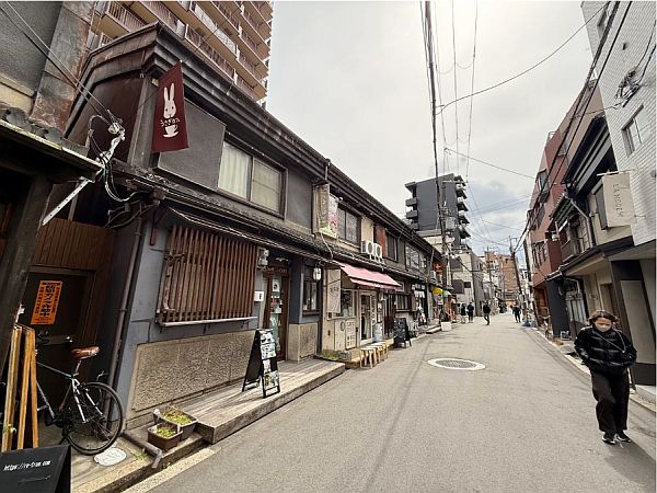 【大阪府大阪市】豊崎エリアの一棟貸切宿「DEN 梅田 豊崎長屋 吉田邸」で長屋文化の情緒に触れる滞在体験を