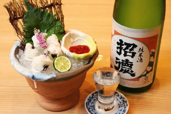【大阪府大阪市】牡蠣と海鮮 にほんいち 堺筋本町店「鱧の湯引き」の注文で、純米酒「招徳」をサービス