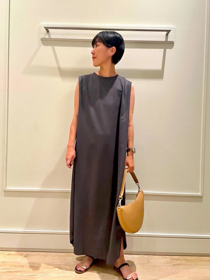 体が泳ぐようなゆったりロングワンピが涼しい
