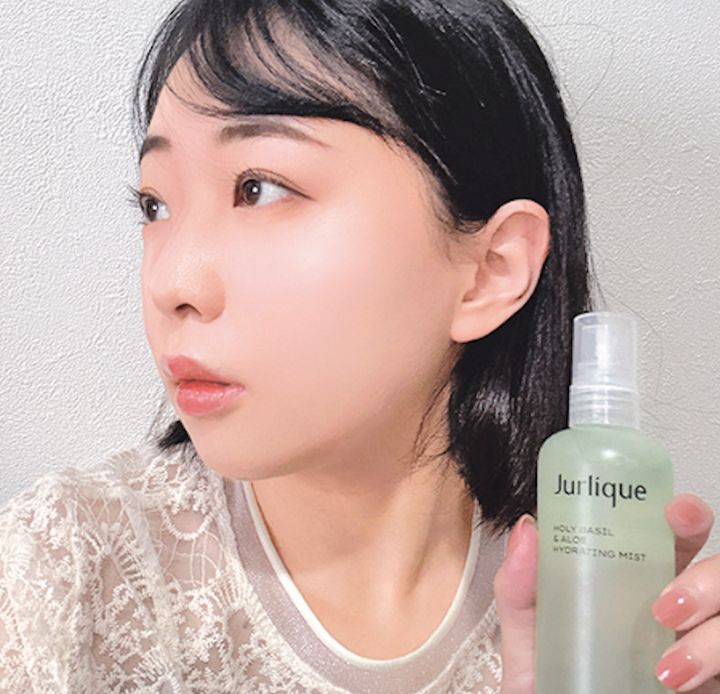 夏の肌と気分をそっと引き立ててくれる旬の製品を、作家の真下みことさんがお試し