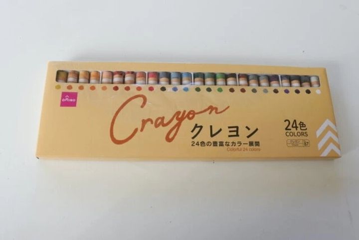 ダイソーのクレヨン24色入りパッケージの正面