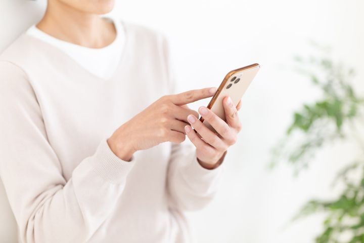 「既読無視から自己管理まで」40代母と小学生娘のAndroidスマホ奮闘。布団の中の深夜使用・課金の教訓……リアル体験談！
