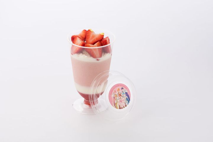 ストロベリープリンパフェ