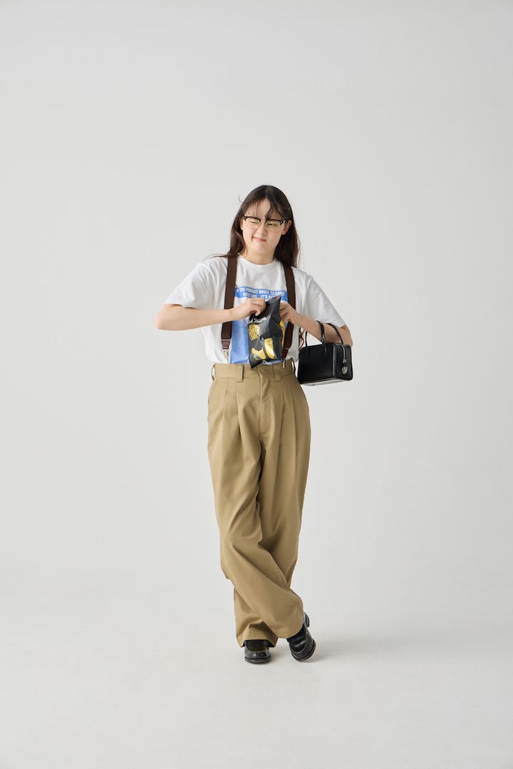 夏のチノパンはおじさんっぽく着てみよう！映画Tシャツとサスペンダーでベーシックを更新【FUDGE FRIEND おしゃれさんの毎日コーディネート vol.710｜うさみ】