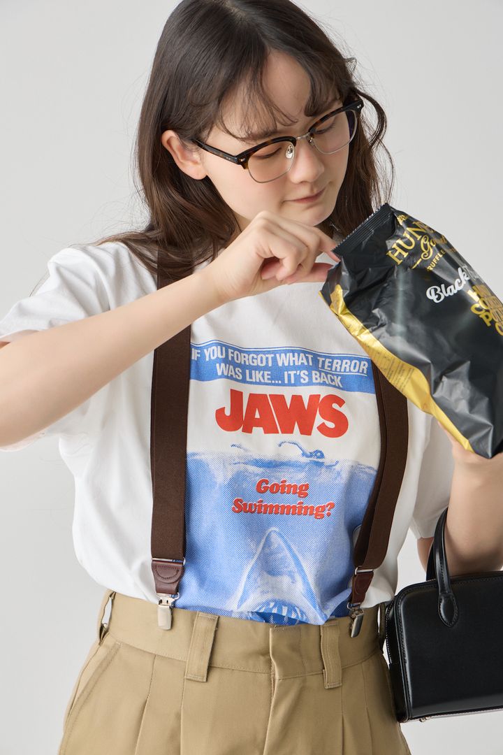 夏のチノパンはおじさんっぽく着てみよう！映画Tシャツとサスペンダーでベーシックを更新【FUDGE FRIEND おしゃれさんの毎日コーディネート vol.710｜うさみ】