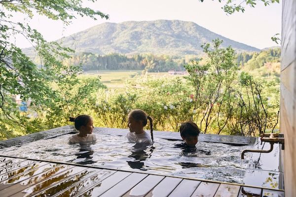【広島県北広島町】一棟貸し古民家宿「hitaru 石橋邸」に、築100年超の蔵を再生したサウナが誕生