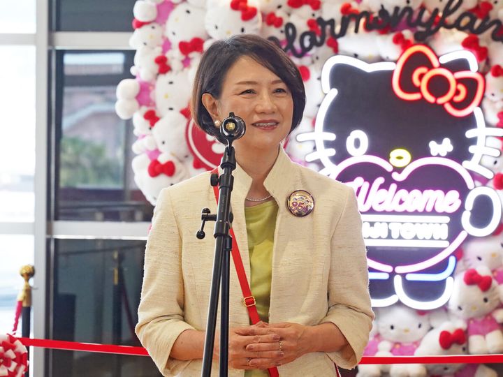 小巻亜矢氏