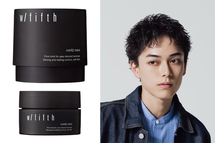高いホールド力とキープ力で、立体感と動きのあるスタイルへ導くハードワックス。ハードタイプながら動かしやすく、細かいニュアンスまでコントロール可能。重すぎず軽やかな質感で、しっかり固まりながら立体感のあるスタイルを演出する。引っかかりにくく、根元から毛先まで髪全体になじませやすい。
