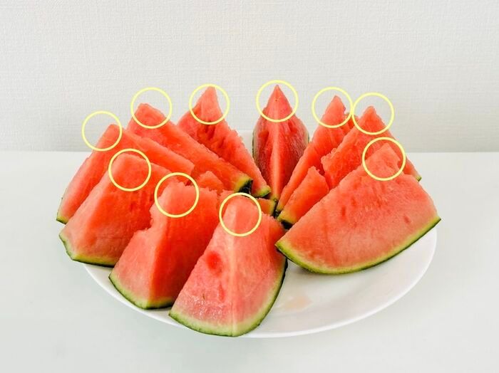 めっちゃ簡単！切り方を変えるだけで「種なしスイカ」ができちゃった！しかもどこを食べても甘～い♡