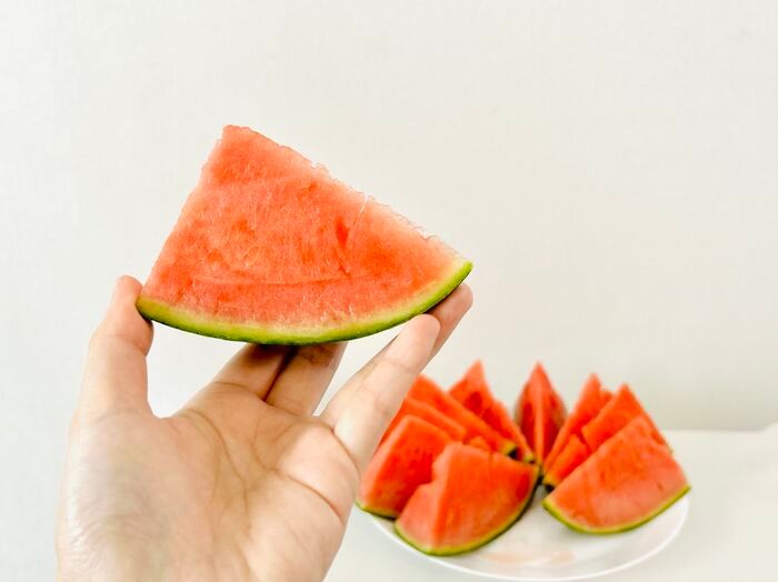 めっちゃ簡単！切り方を変えるだけで「種なしスイカ」ができちゃった！しかもどこを食べても甘～い♡