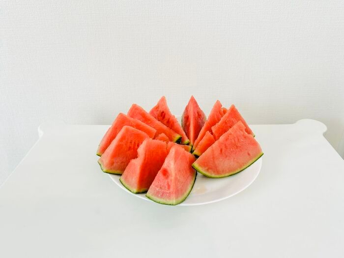 めっちゃ簡単！切り方を変えるだけで「種なしスイカ」ができちゃった！しかもどこを食べても甘～い♡