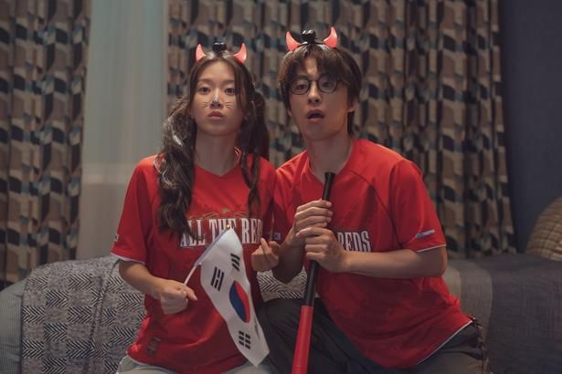 二人の恋愛とともに韓国の現代史とカルチャーを振り返る [C]2025 KC VENTURES CO., LTD AND K WAVE MEDIA LTD ALL RIGHTS RESERVED.