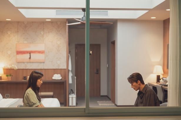 時を経て再会した二人は「もしもあのとき…」と過去を見つめ直す [C]2025 KC VENTURES CO., LTD AND K WAVE MEDIA LTD ALL RIGHTS RESERVED.