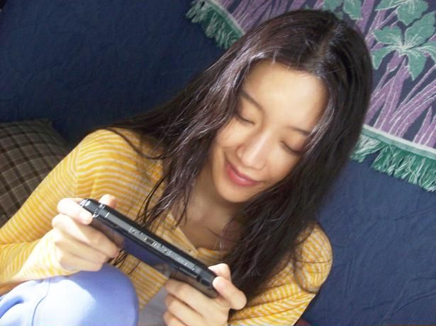普段のムン・ガヨンもとてもキュート [C]2025 KC VENTURES CO., LTD AND K WAVE MEDIA LTD ALL RIGHTS RESERVED.