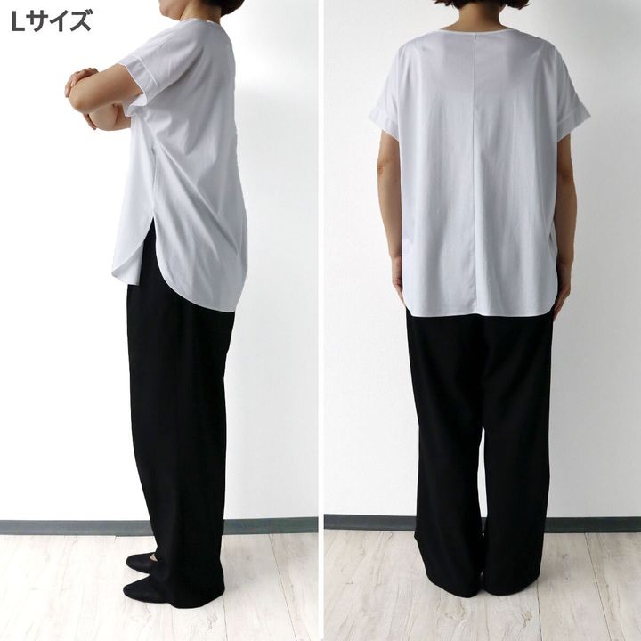 女性がPLSTのLサイズ白Tシャツと黒パンツを着用し横と後ろ姿