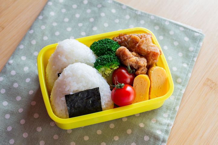気温と湿度が高くなるこれからの季節は、お弁当の食中毒対策が必須です！