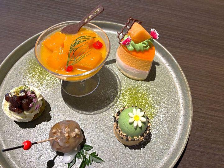 赤肉メロンのムース、ティラミス抹茶どら焼き、柚子香る抹茶ムースタルト、抹茶もちドーナッツ、フレッシュマンゴープリン