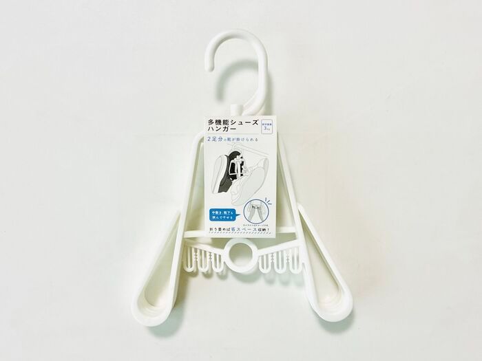 【セリア】この“丸い部分”が優秀なんです！進化した〈多機能ハンガー〉に注目→省スペースで今の時期に大活躍♡