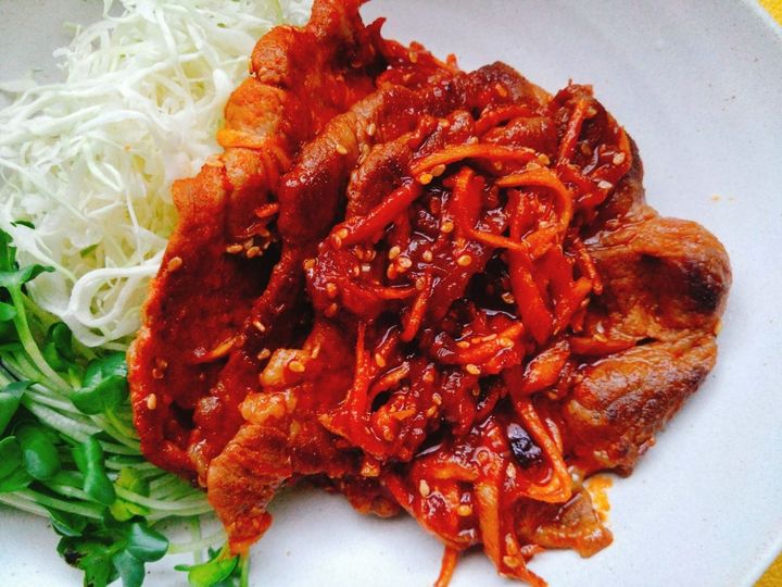 おかずの定番を韓国風に。豚肉の韓風生姜焼き