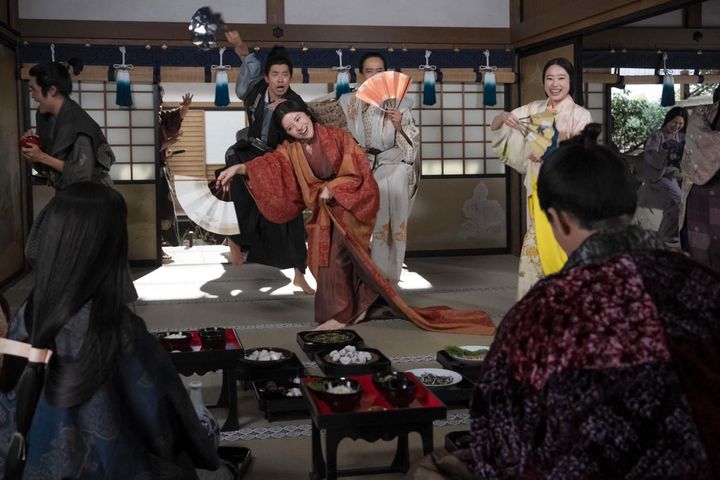 とも （宮澤エマ）、あさひ（ 倉沢杏菜）ほか／大河ドラマ「豊臣兄弟！」第26回より ©️NHK