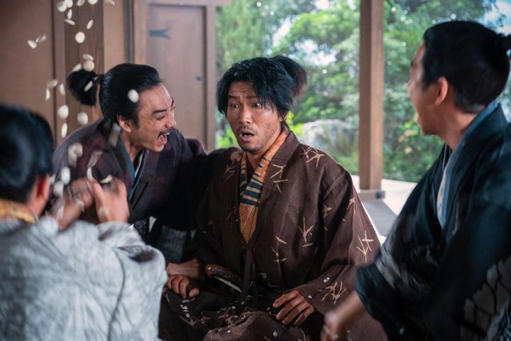 前野長康（渋谷謙人）、蜂須賀正勝（高橋努）／大河ドラマ「豊臣兄弟！」第25回より ©️NHK