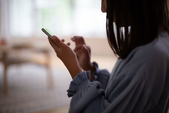 「厳しくするより心に訴えた方が伝わった」40代母の実感。友達の顔出し投稿・深夜視聴……娘と向き合った日々