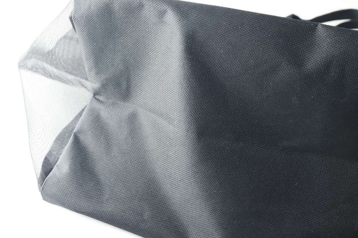 メッシュトートバッグの底面は不織布のような素材