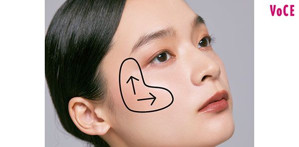 チークをシェーディング風に使って立体感を