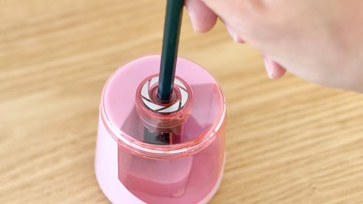 【ダイソー】鉛筆削りのおすすめ5商品を徹底レビュー！電動・手動それぞれの使い勝手は？