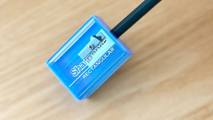 【ダイソー】鉛筆削りのおすすめ5商品を徹底レビュー！電動・手動それぞれの使い勝手は？