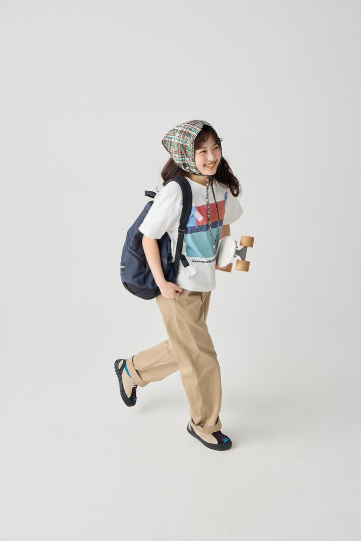 Tシャツ＋チノパンの夏のワンツーコーデ。洒落感をプラスできる“バブーシュカ”って知ってる？【FUDGE FRIEND おしゃれさんの毎日コーディネート vol.712｜大島花菜】