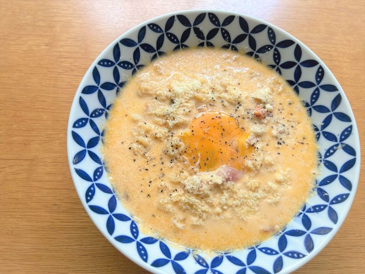 【辛ラーメンの食べ方】もう普通には戻れない！〈牛乳×チーズ〉で激うまカルボナーラ風に大変身♪