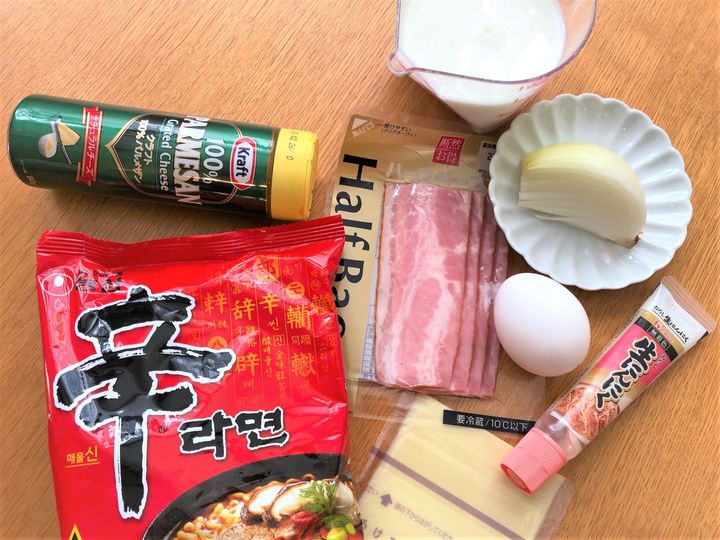 【辛ラーメンの食べ方】もう普通には戻れない！〈牛乳×チーズ〉で激うまカルボナーラ風に大変身♪