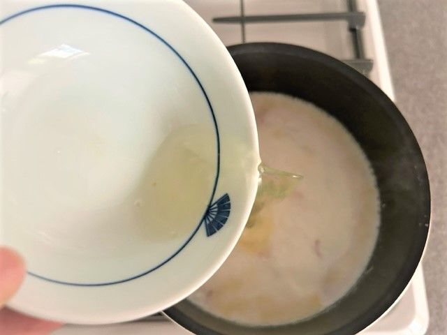 【辛ラーメンの食べ方】もう普通には戻れない！〈牛乳×チーズ〉で激うまカルボナーラ風に大変身♪