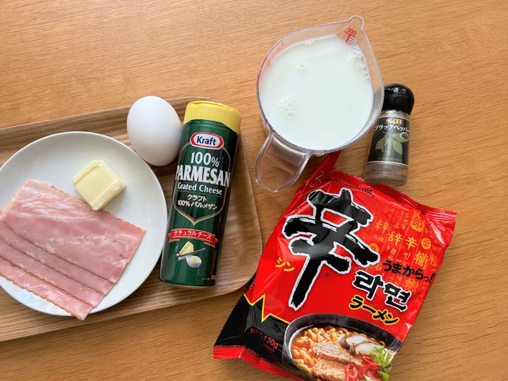 【辛ラーメンの食べ方】もう普通には戻れない！〈牛乳×チーズ〉で激うまカルボナーラ風に大変身♪
