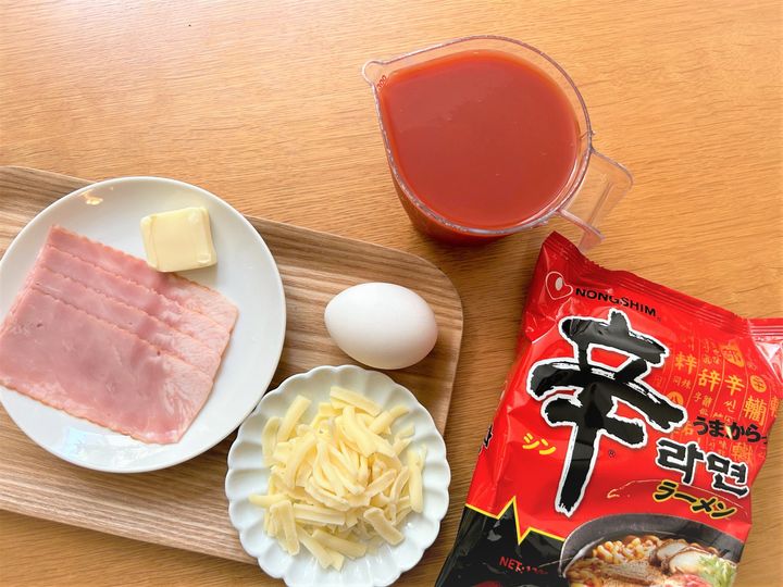 【辛ラーメンの食べ方】もう普通には戻れない！〈牛乳×チーズ〉で激うまカルボナーラ風に大変身♪