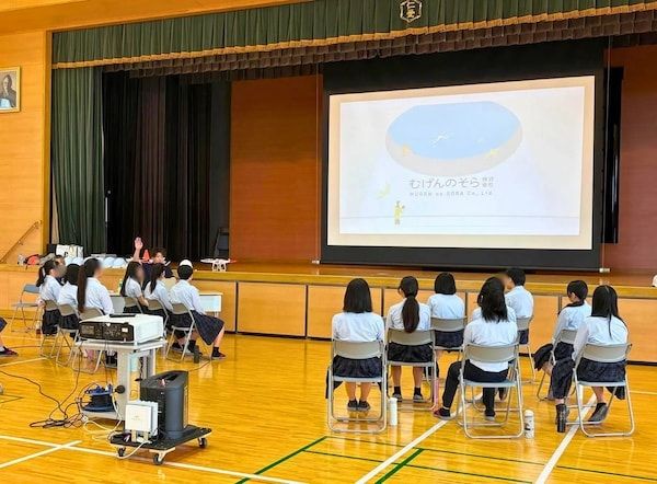 【福井県福井市】仁愛女子高等学校でドローン体験会開催！福井の災害調査事例などを学び、操縦にも挑戦