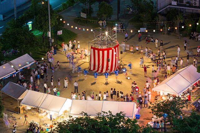 夏祭りの盆踊り